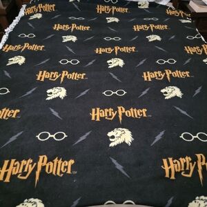 Harry Potter Logo Fleece Throw Blanket - Black & Gold